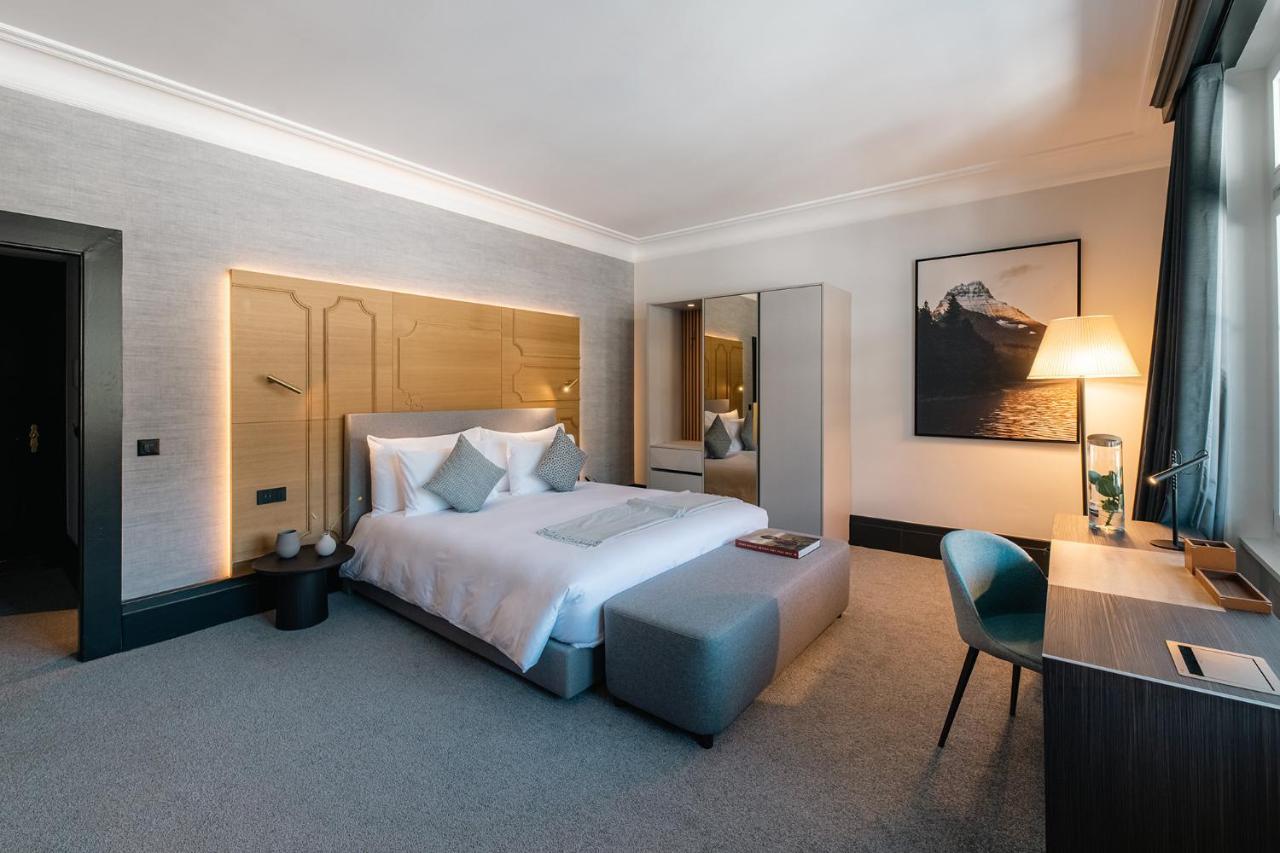 Palace 5*